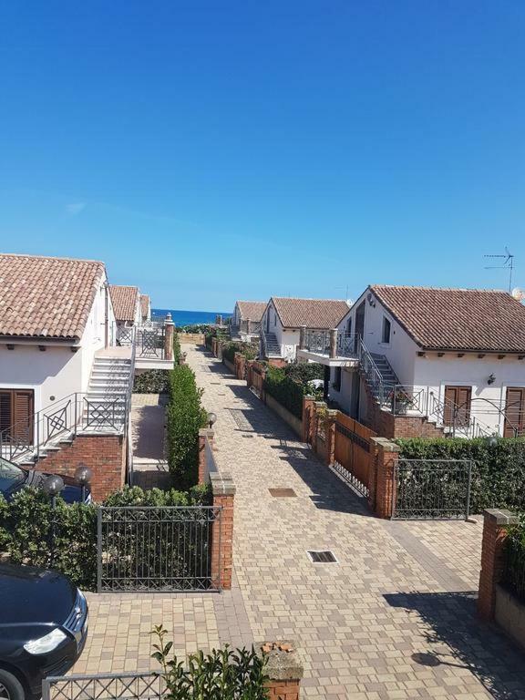 Mansarda Camelie Via Dei Normanni, 45 Campofelice Di Roccella Exterior foto
