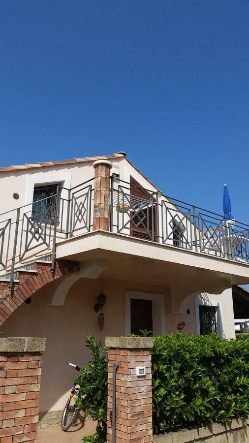 Mansarda Camelie Via Dei Normanni, 45 Campofelice Di Roccella Exterior foto